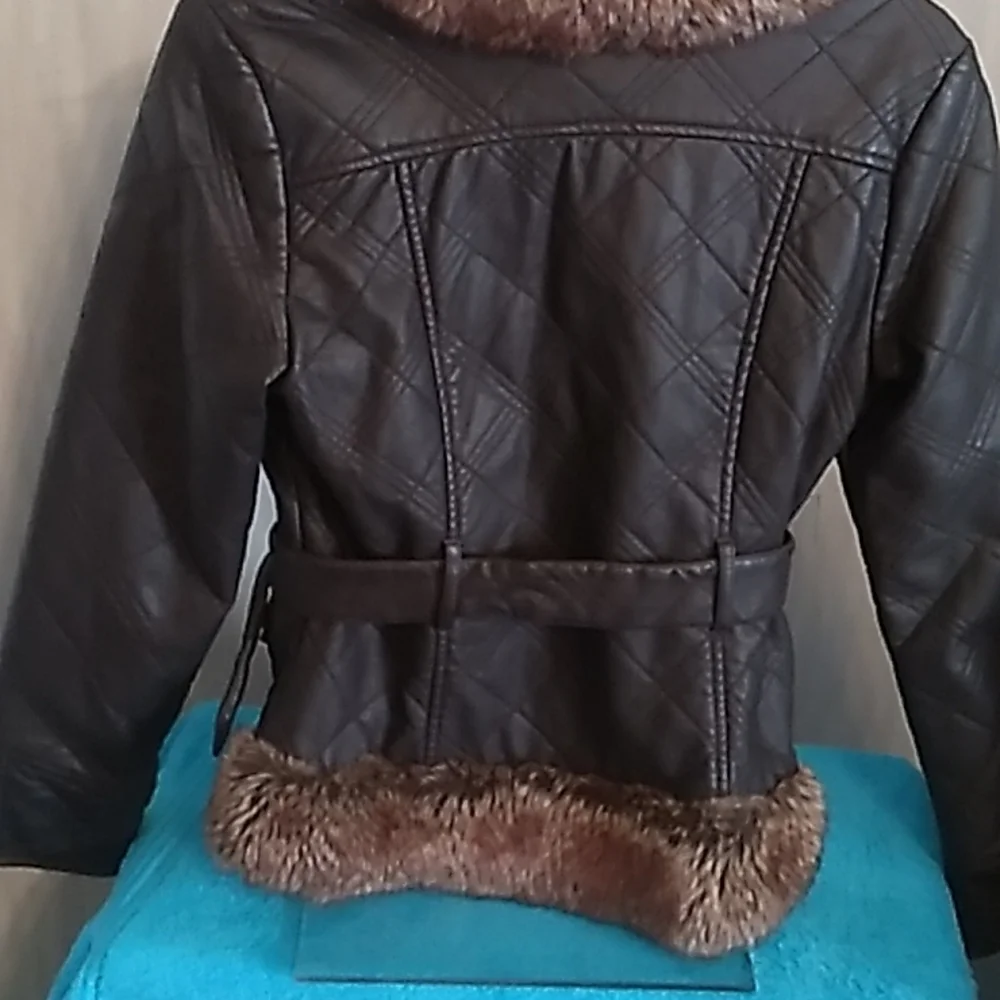 Daytrip Medium Black Vinyl Jacket wit Faux Fur - Picture 7 of 8